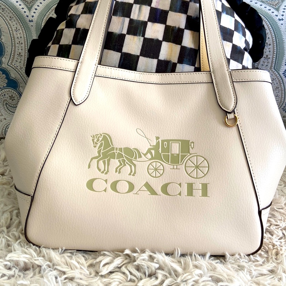 Coach Tote 27 w/Horse and Carriage